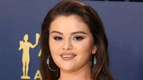 selena leak|Selena Gomez deletes racy snap after embarrassing wardrobe。